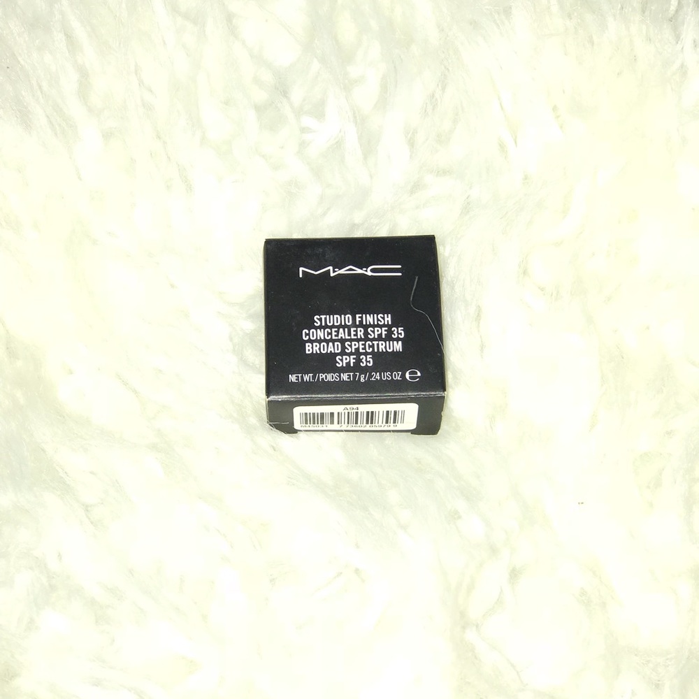 Mac Studio finish concealer